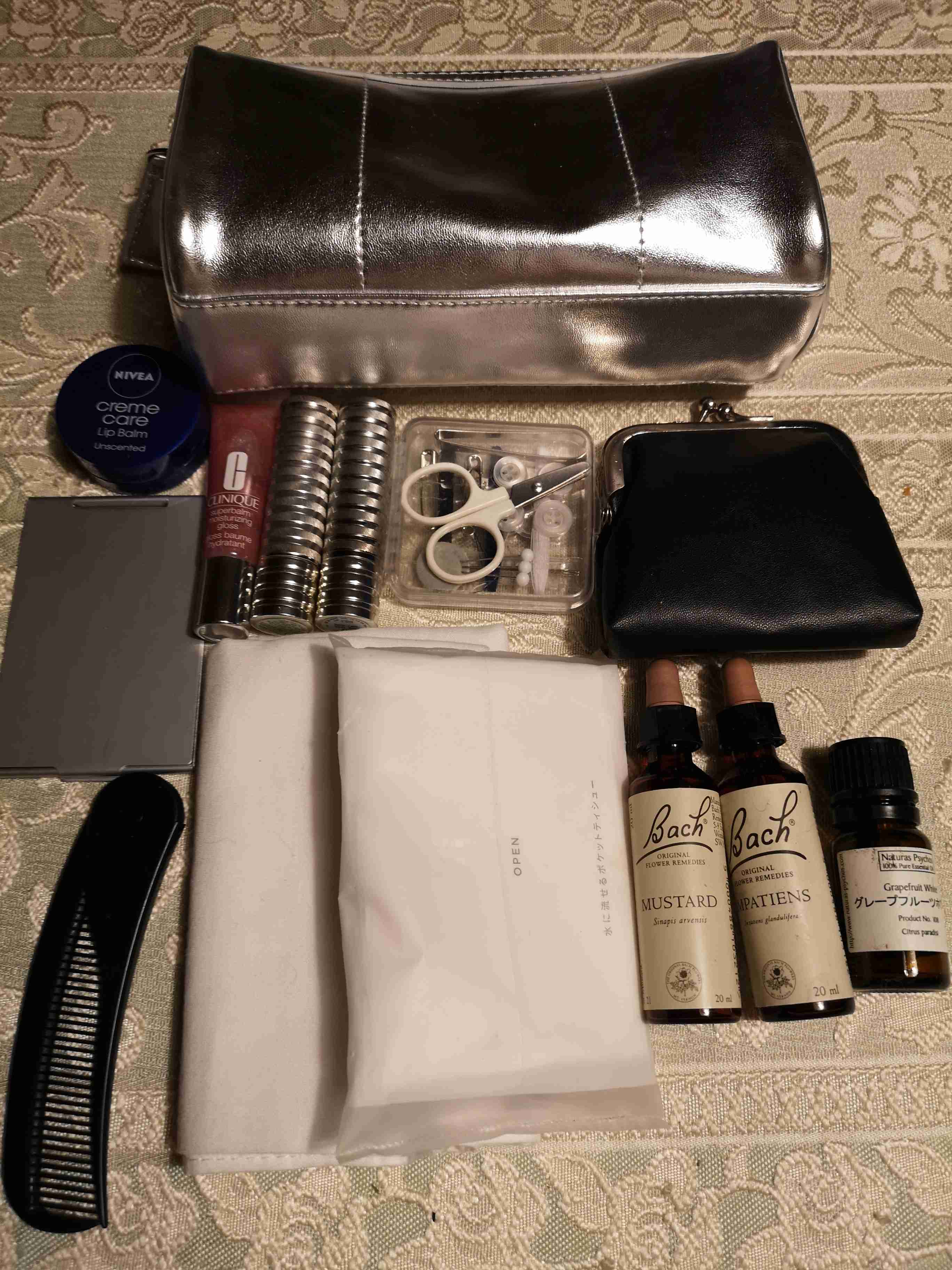 ポーチの中身を見せて下さい!