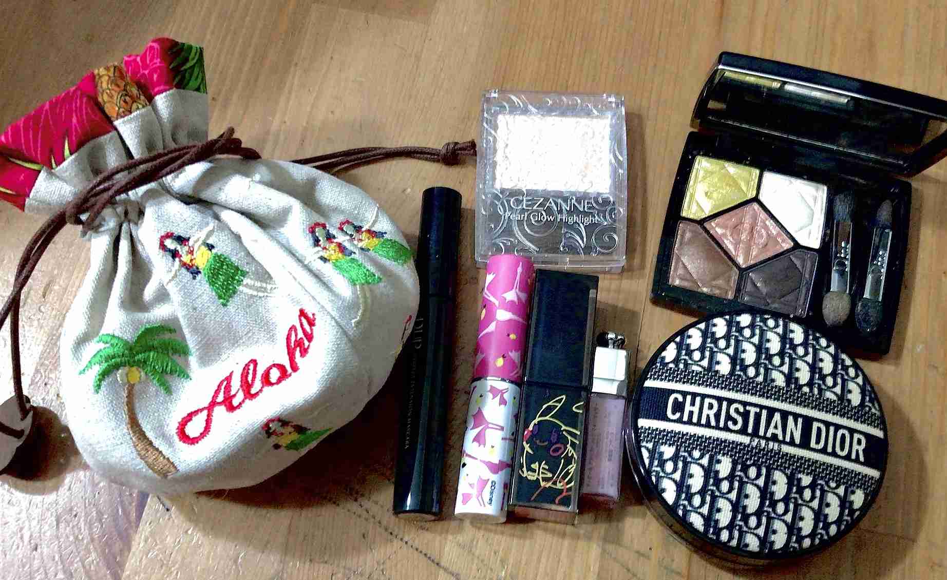 ポーチの中身を見せて下さい!