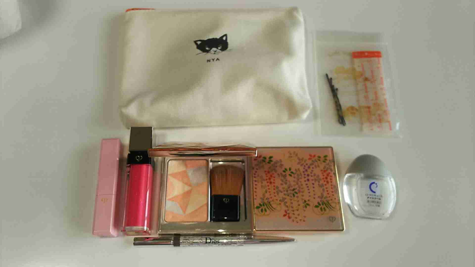 ポーチの中身を見せて下さい!