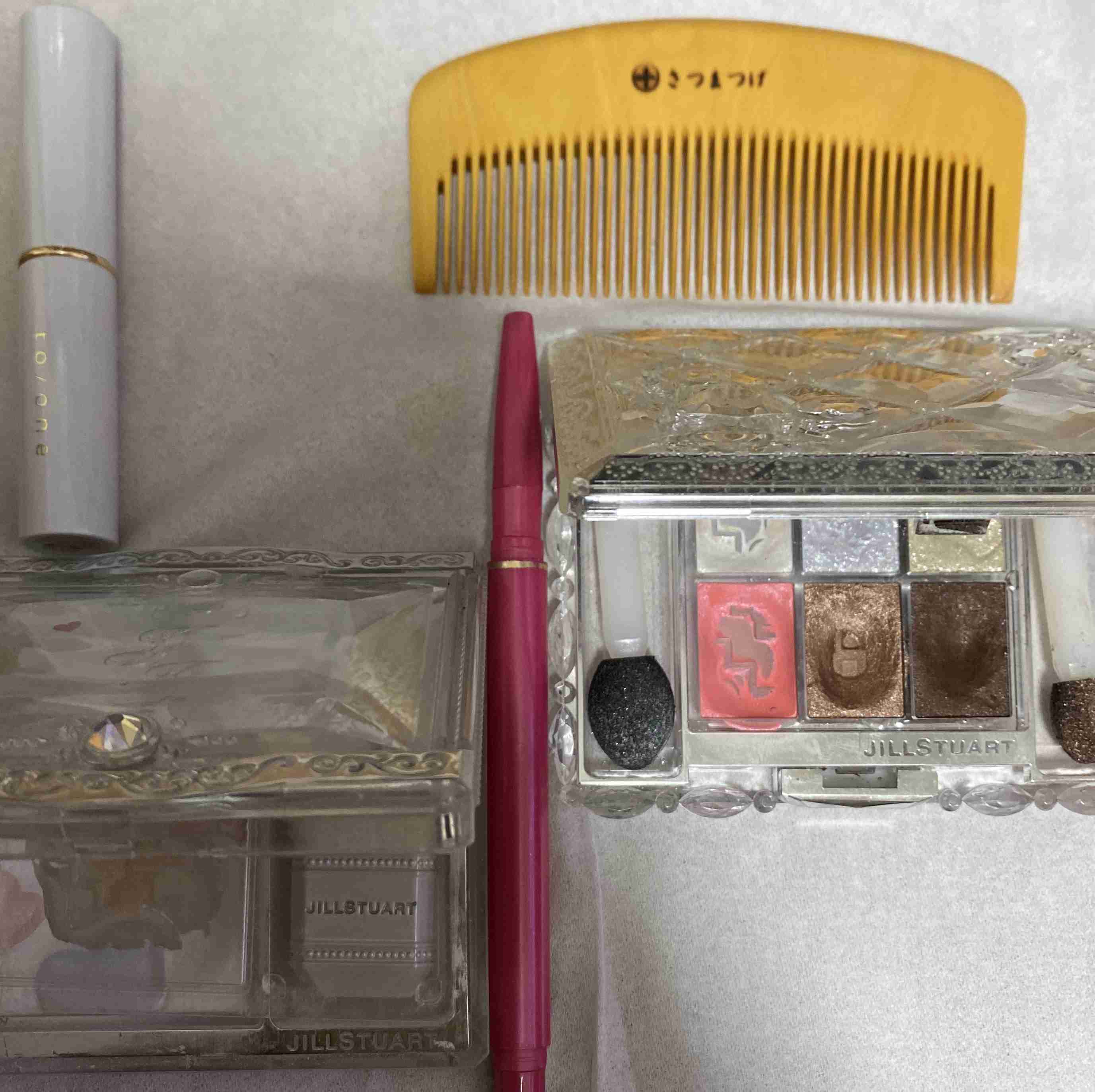 ポーチの中身を見せて下さい!