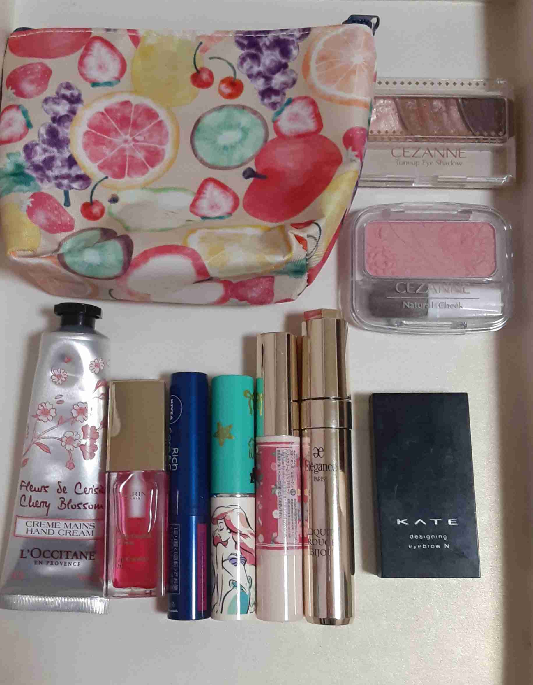 ポーチの中身を見せて下さい!