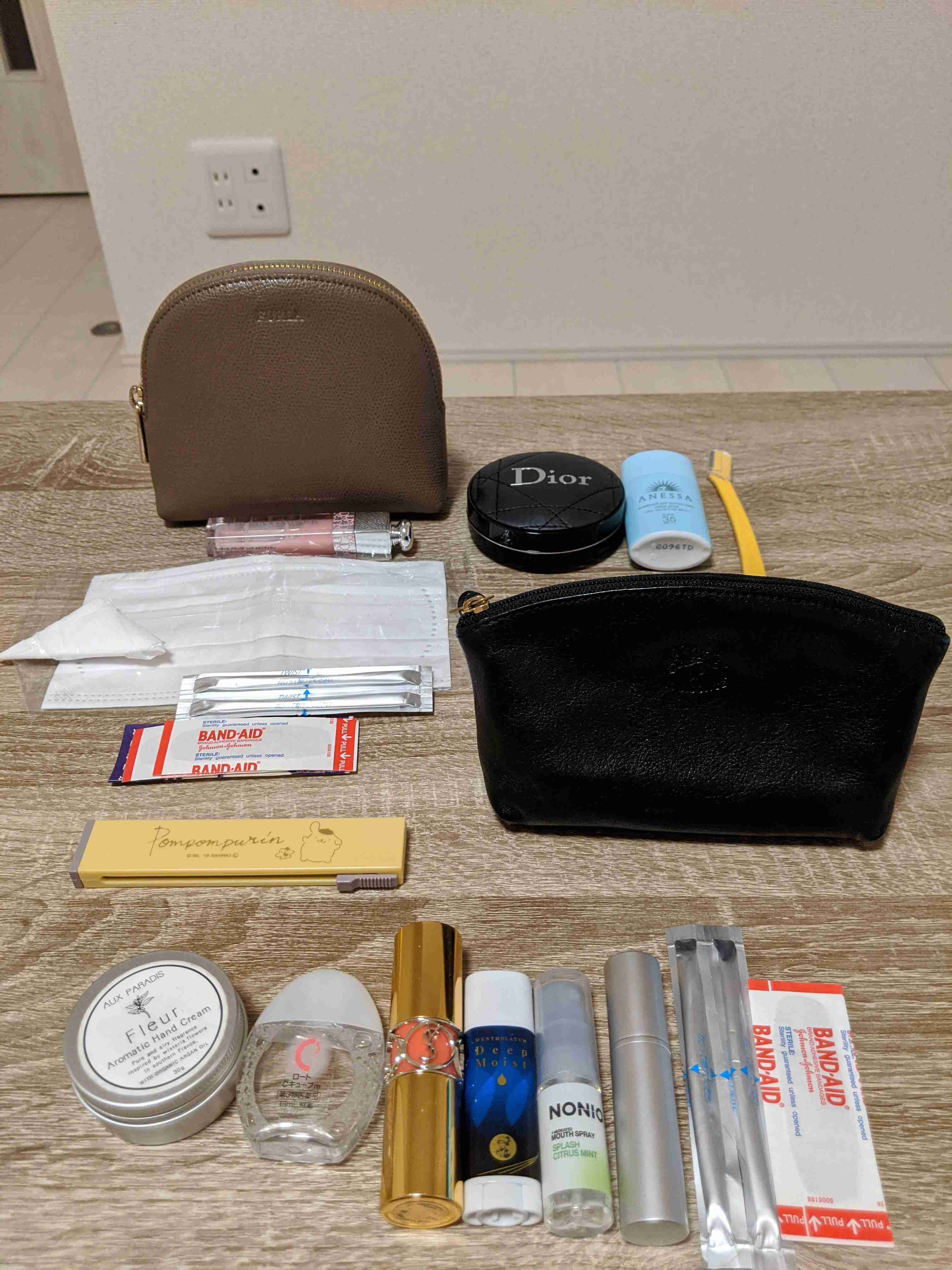 ポーチの中身を見せて下さい!