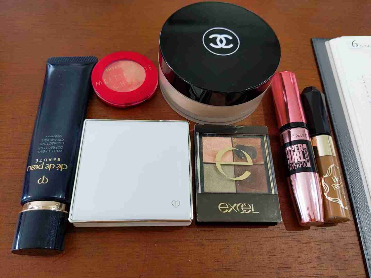 ポーチの中身を見せて下さい!