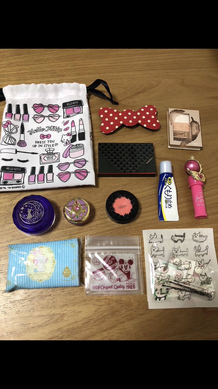 ポーチの中身を見せて下さい!