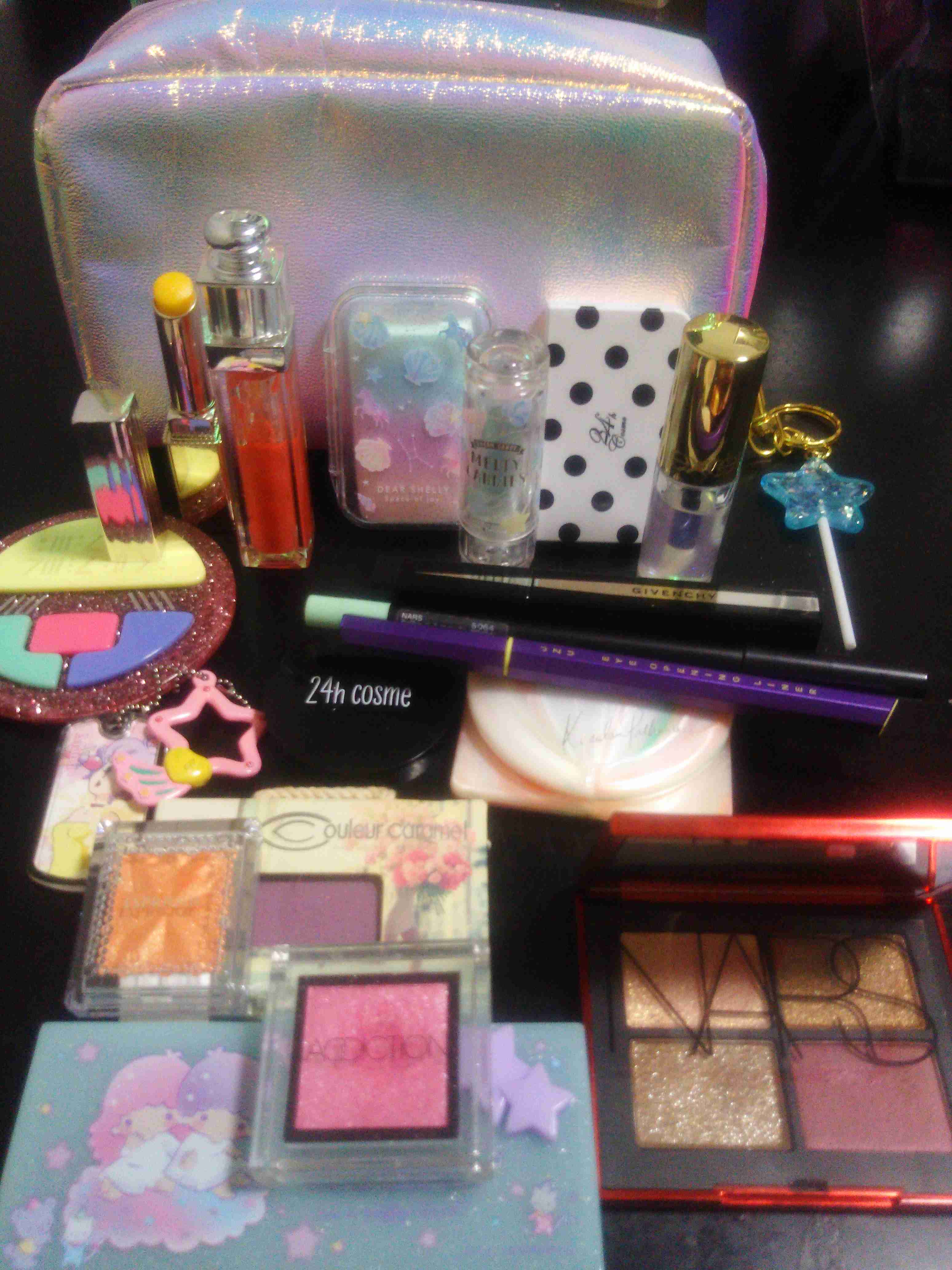 ポーチの中身を見せて下さい!