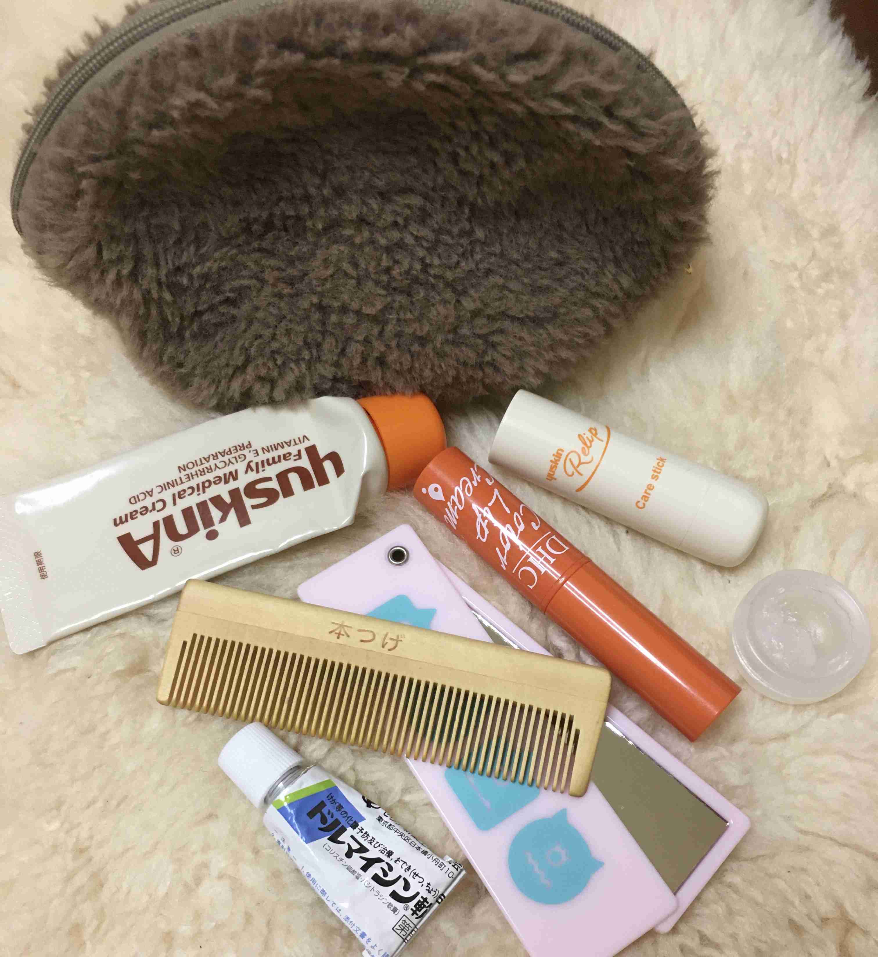 ポーチの中身を見せて下さい!