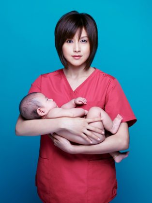 医師の白衣、実は不便?増えているスクラブスーツ