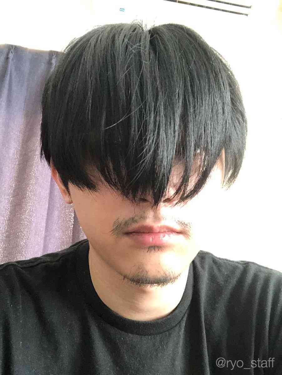 「ブサイクを前髪で隠しているタイプの、雰囲気ボーカリスト」？ ハライチ岩井勇気さんの近影に反響