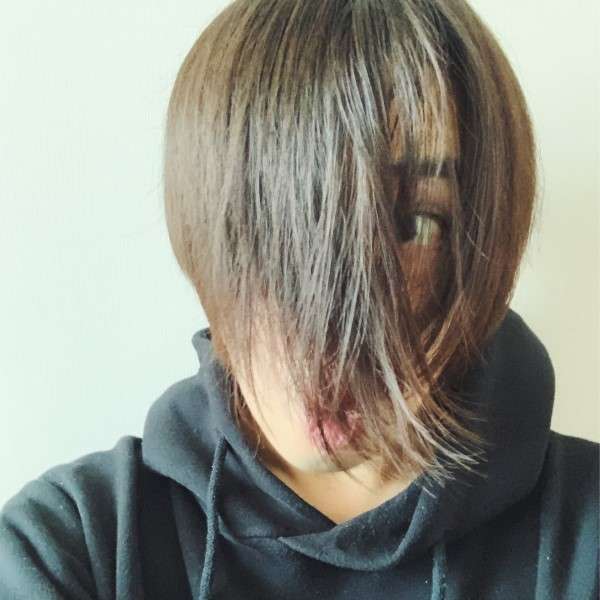 「ブサイクを前髪で隠しているタイプの、雰囲気ボーカリスト」？ ハライチ岩井勇気さんの近影に反響