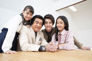 藤岡弘、のイケメン長男・真威人、親子ショット披露し「スタイル良すぎる、鼻高いし、もう完璧」「隅々までおしゃれ」
