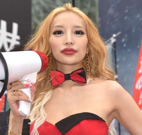 加藤紗里、第1子女児出産後初公の場 