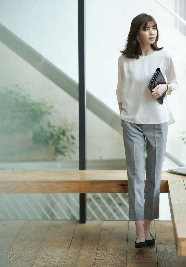 新入社員のオフィス服