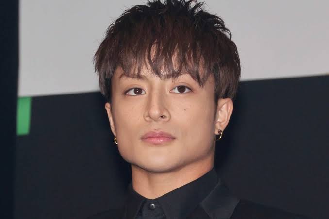 EXILE白濱亜嵐、姉・ラブリの第1子と対面 優しく抱く姿に反響