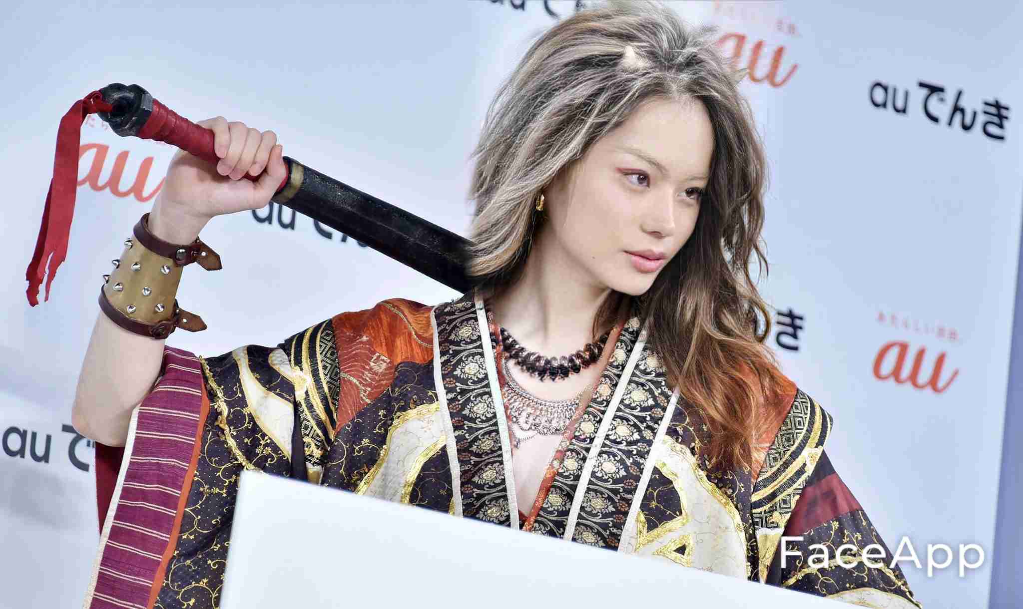 アプリで芸能人を性転換させてみるトピ