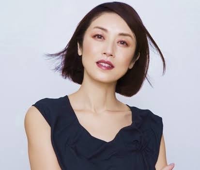貧乳じゃないのに貧乳に見える人