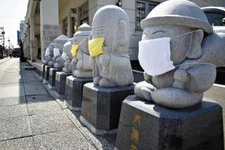 人以外のマスク着用画像