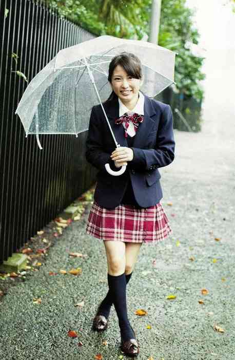 制服が似合ってる芸能人の画像を貼るトピ