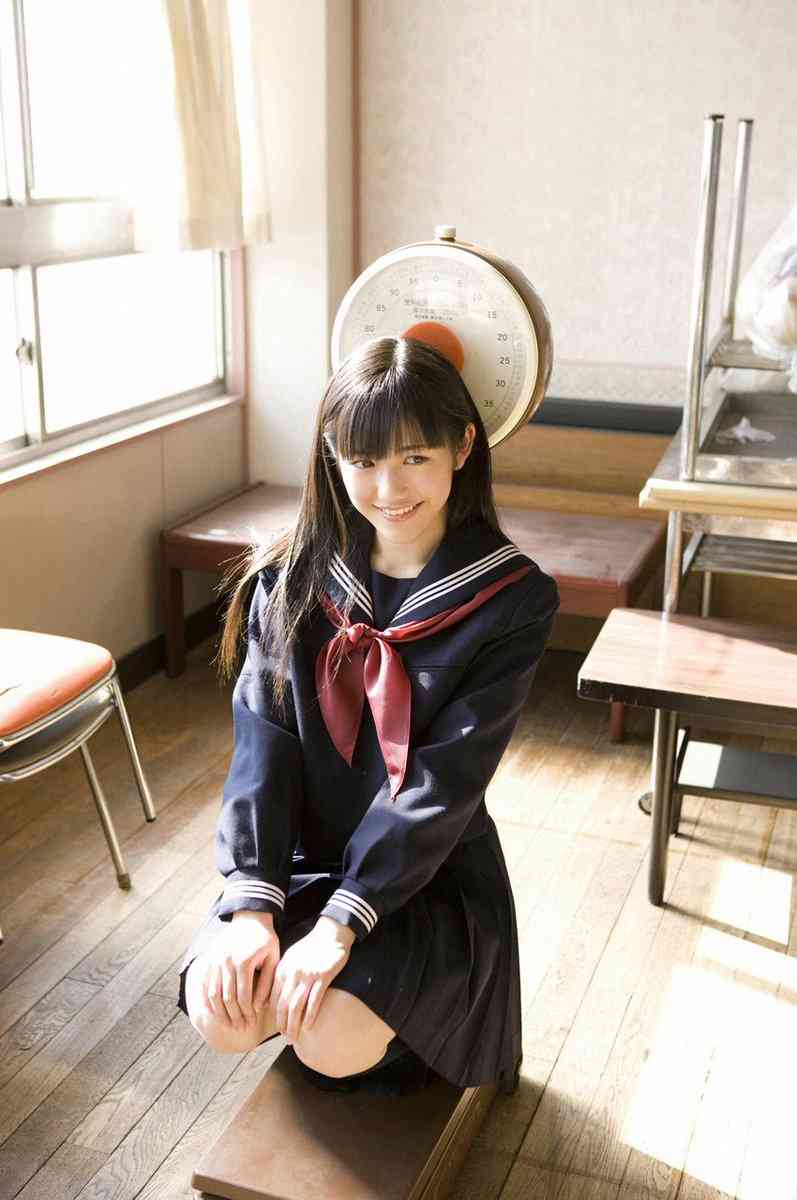 制服が似合ってる芸能人の画像を貼るトピ