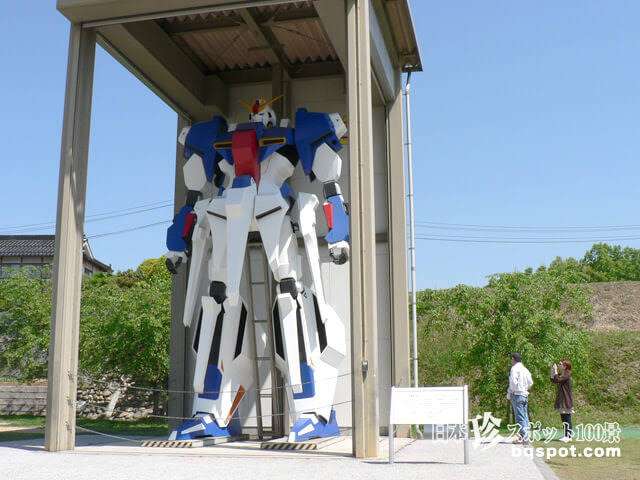 がに股の「へたれガンダム」、ビームライフル盗まれる