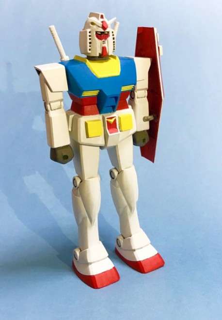 がに股の「へたれガンダム」、ビームライフル盗まれる