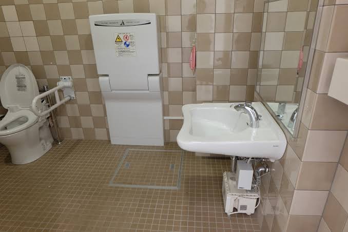 アンジャッシュ渡部建　セクシー女優と不倫？芸能活動無期限自粛　コロナ期間中の行動か