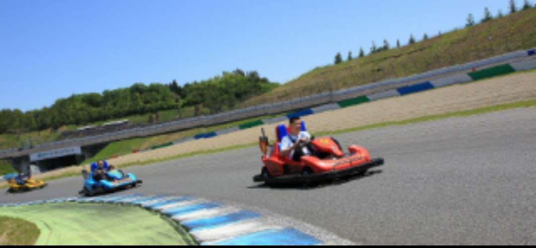 乗客にバス運転させる 仙台市営運転手、空き地で