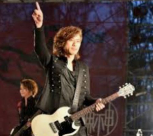 ボーカル以外の画像を貼ってバンド名を当てるトピ