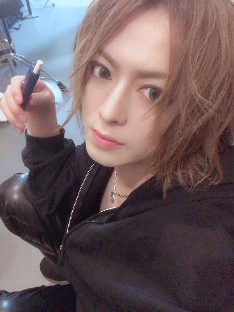 ボーカル以外の画像を貼ってバンド名を当てるトピ