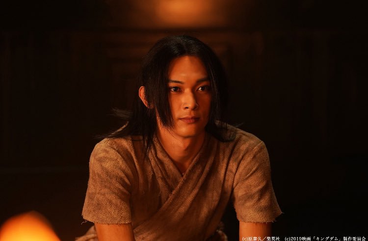 センター分けが似合っている人の画像