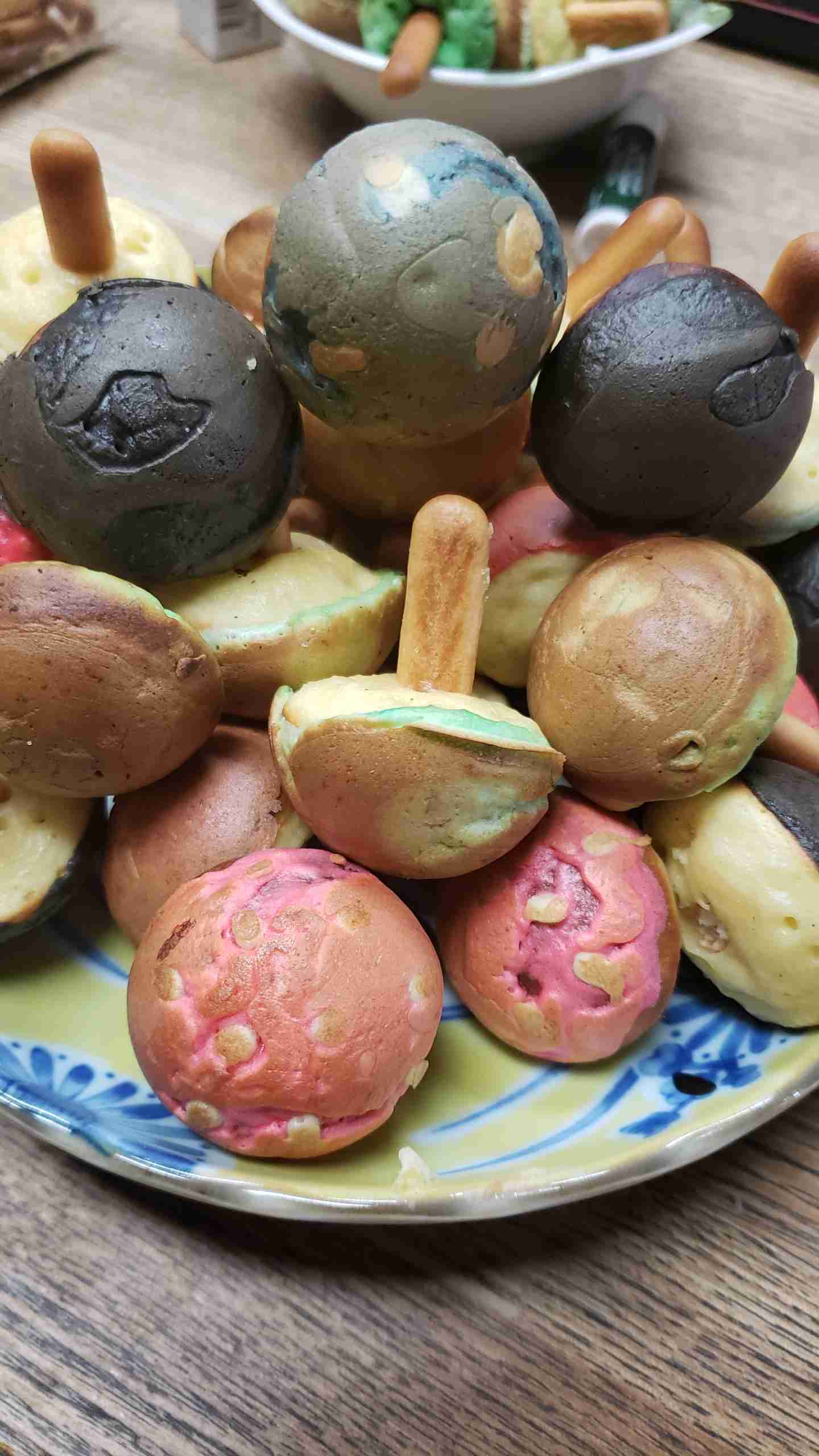 これ、食べ物の色か…？SNSをざわつかせてるIKEAの“青いドーナツ“がヤバい