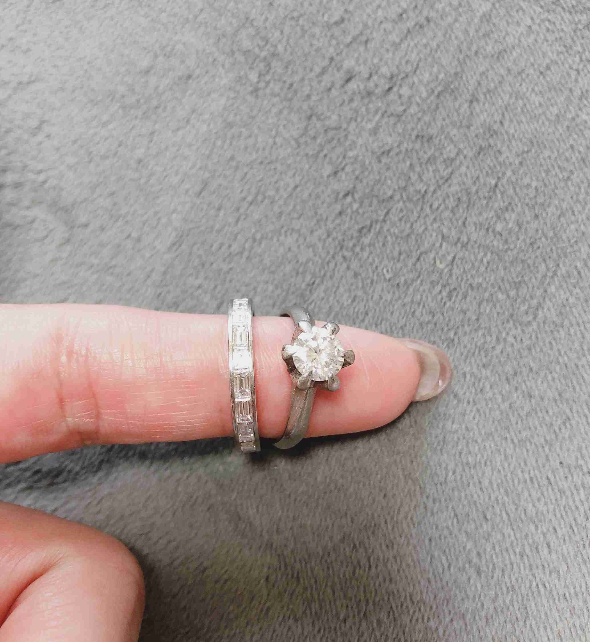色んな婚約指輪見せてください!
