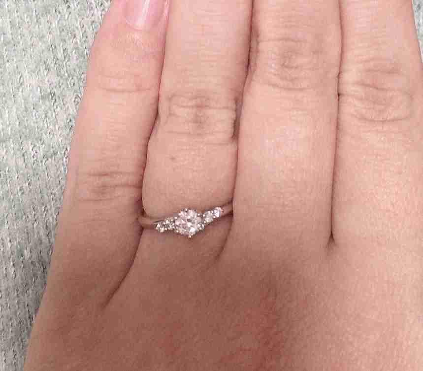 色んな婚約指輪見せてください!