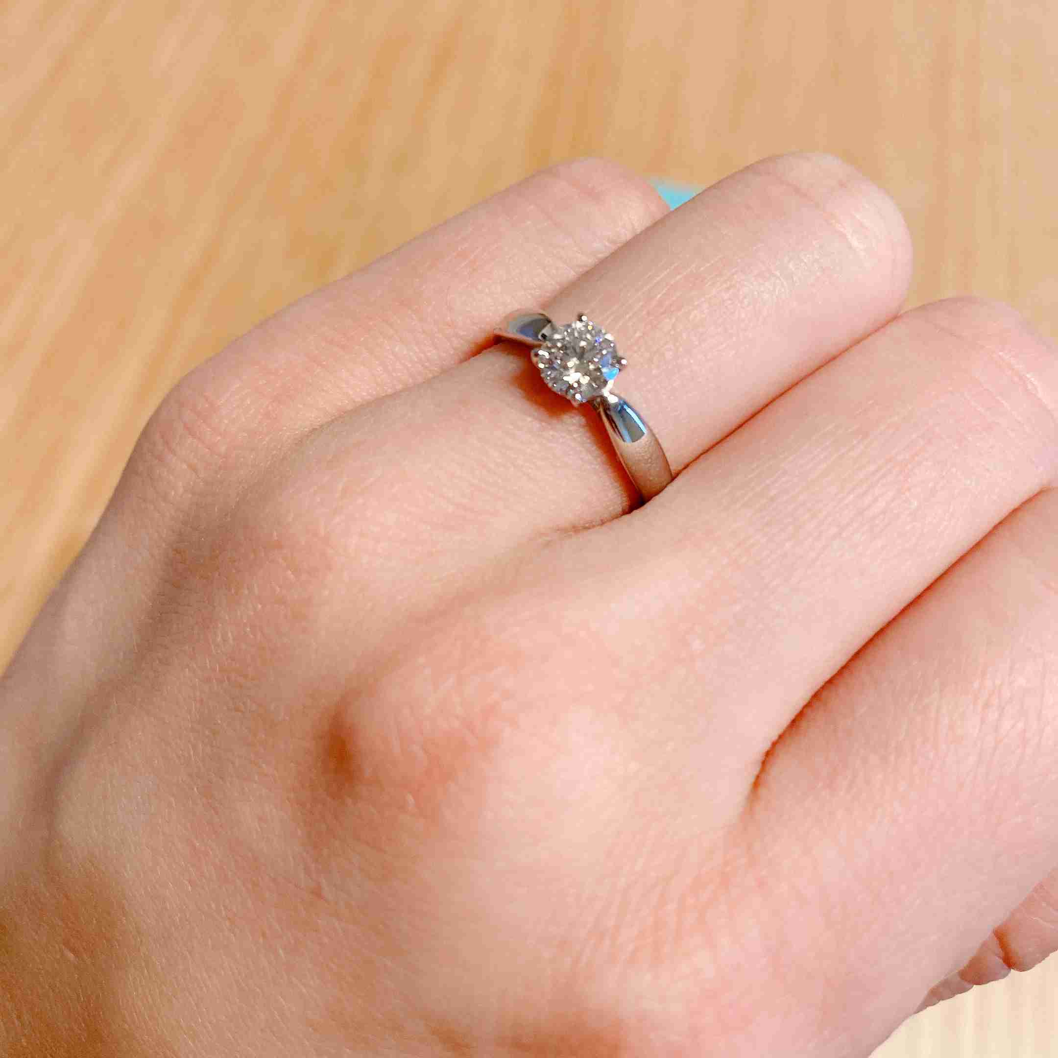 色んな婚約指輪見せてください!