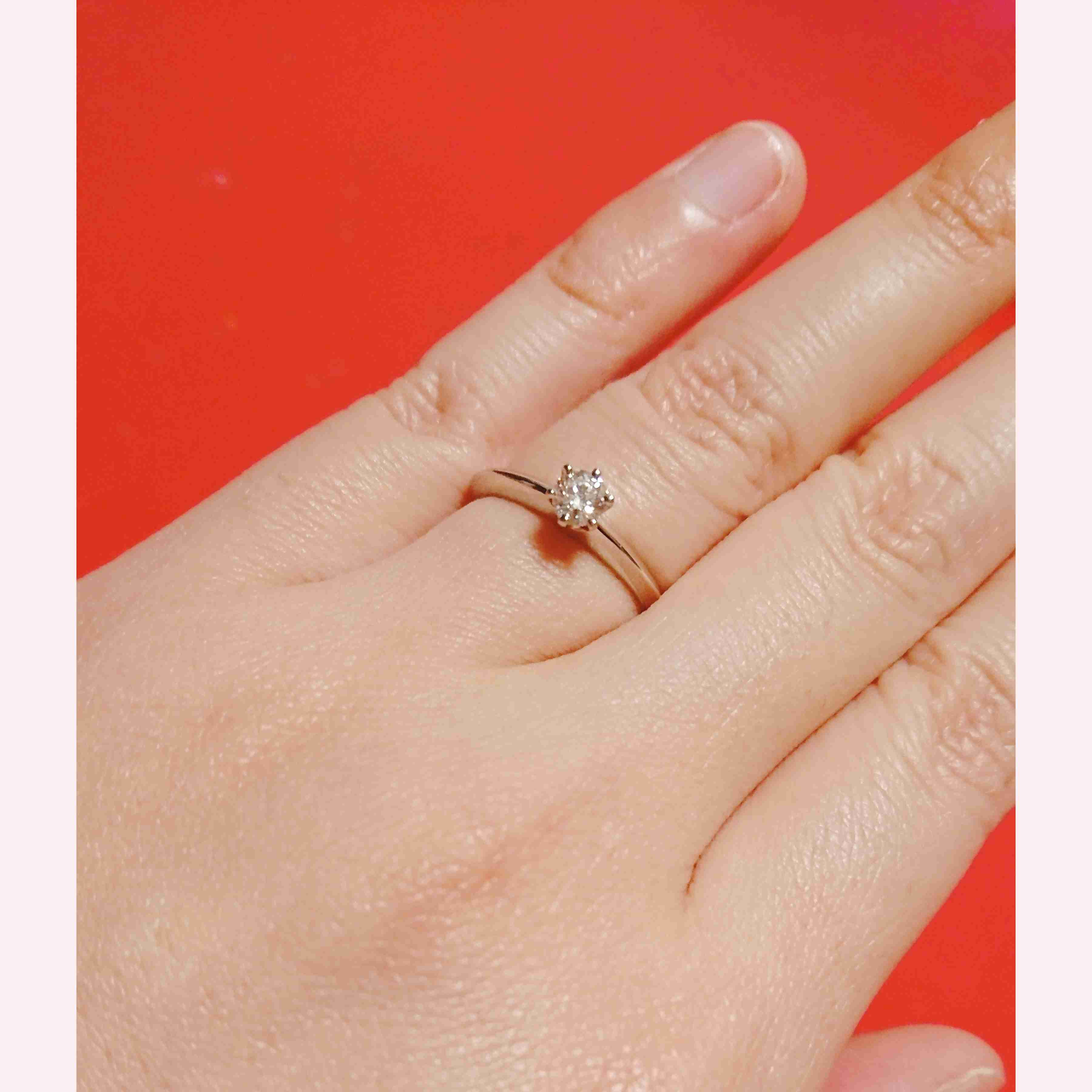 色んな婚約指輪見せてください!