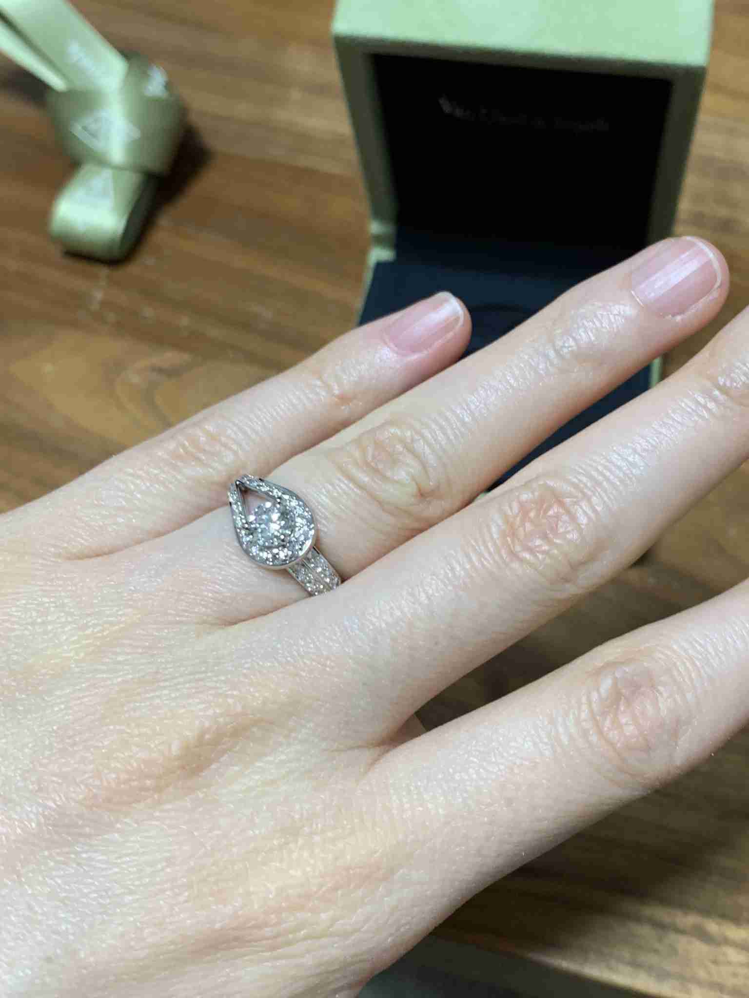 色んな婚約指輪見せてください!