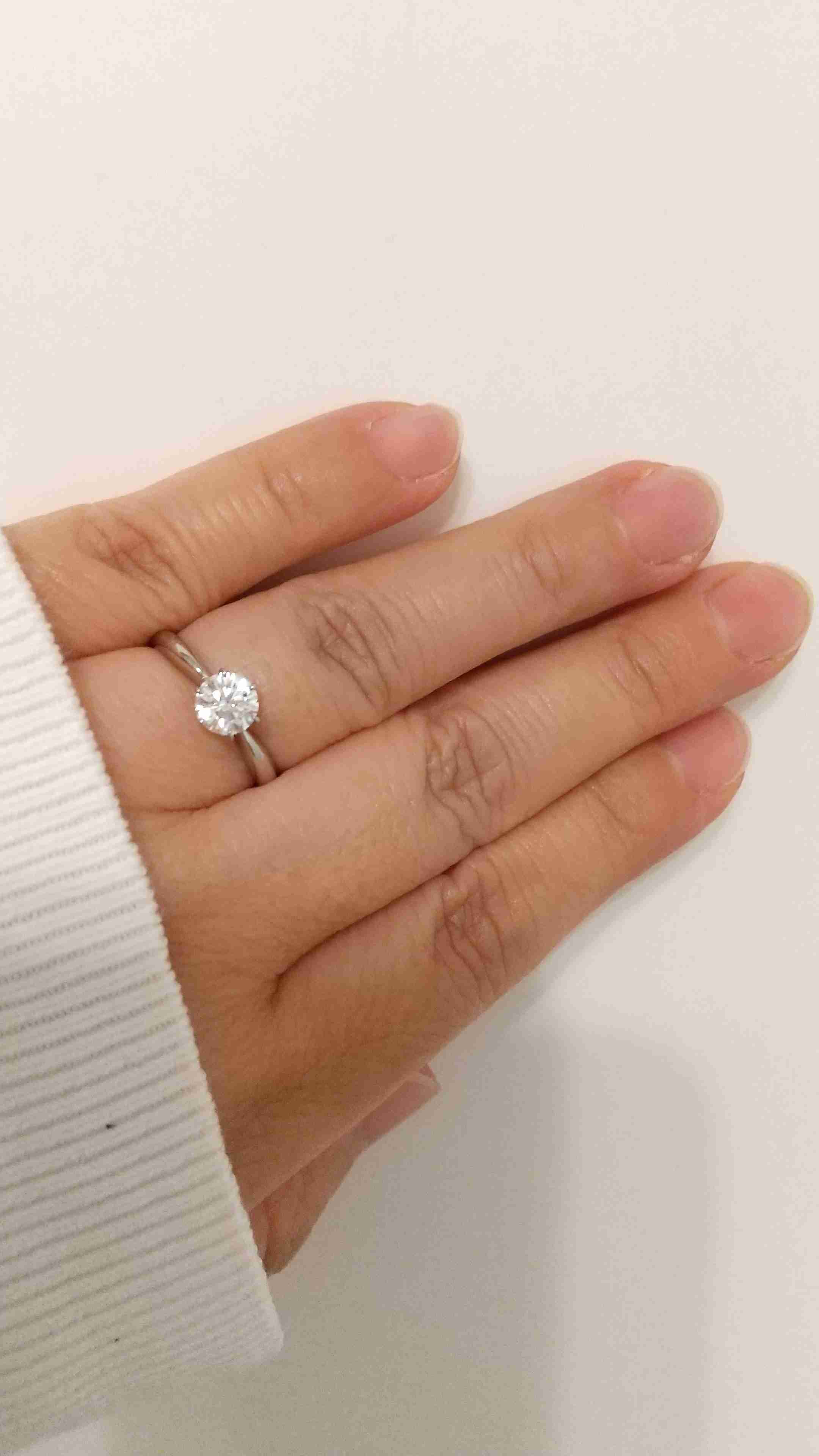 色んな婚約指輪見せてください!