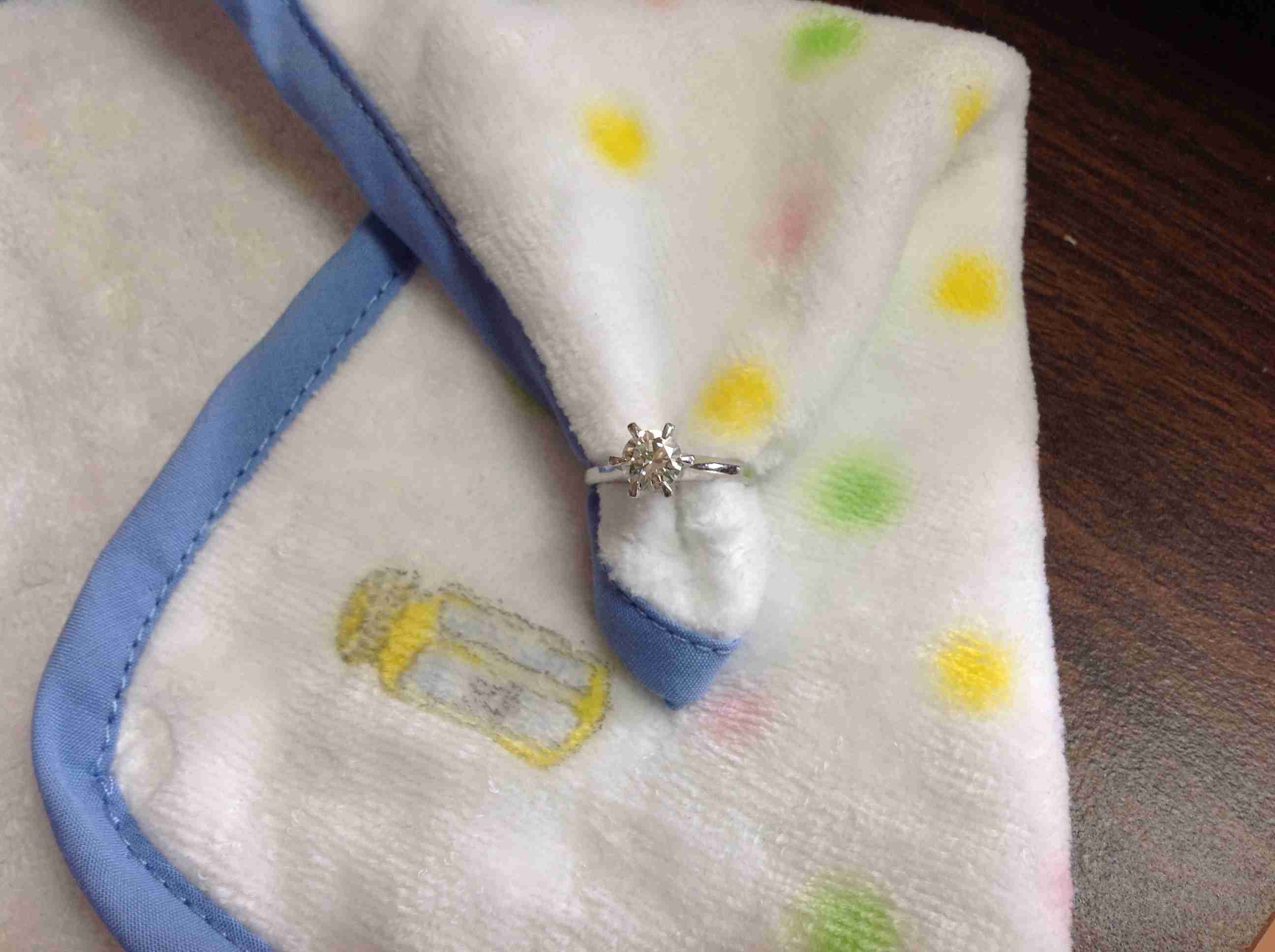 色んな婚約指輪見せてください!
