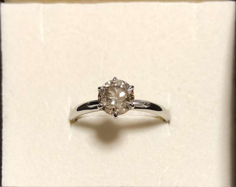 色んな婚約指輪見せてください!