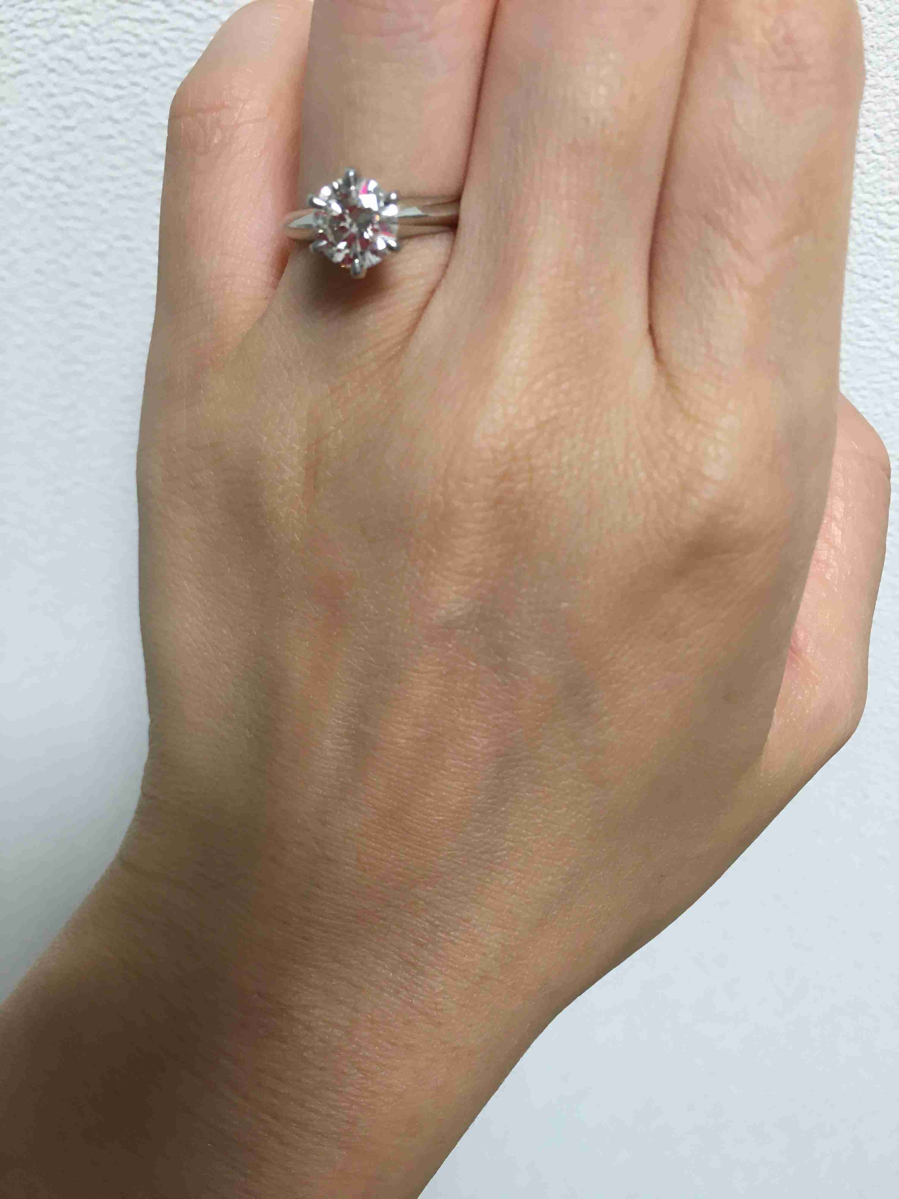 色んな婚約指輪見せてください!
