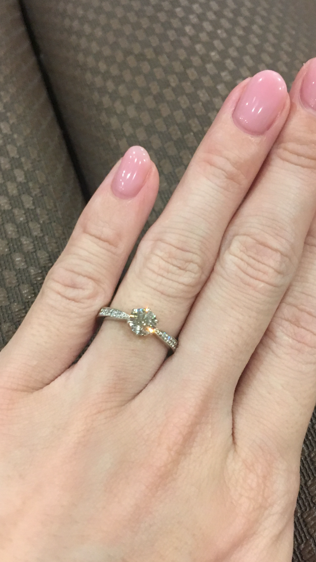 色んな婚約指輪見せてください!