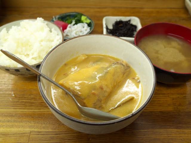 よゐこ有野晋哉　寝ぐせのまま高級イタリア車で乗り付けた鮮魚店