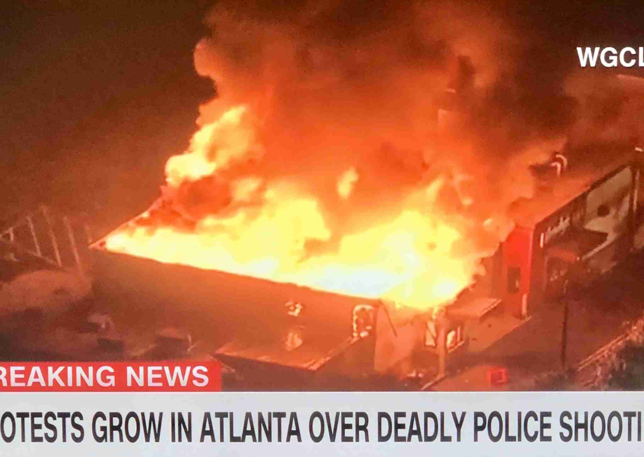 米でまた黒人男性死亡　ドライブスルーで警官に撃たれる