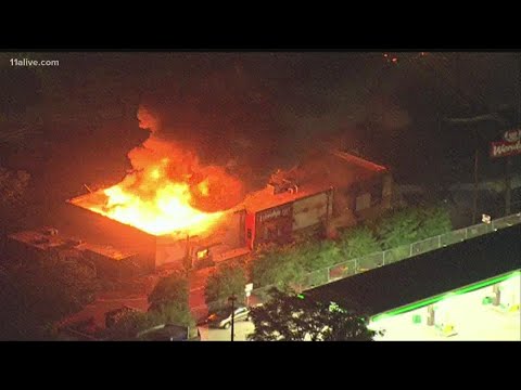 米でまた黒人男性死亡　ドライブスルーで警官に撃たれる