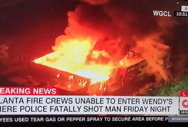 米でまた黒人男性死亡　ドライブスルーで警官に撃たれる