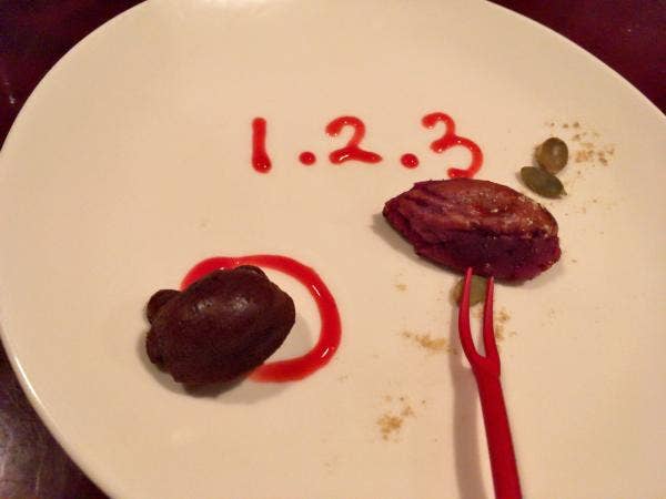 料理研究家・園山真希絵はいま……「食陰陽師」の肩書、背中にアート、料理の独創性は弱まる?