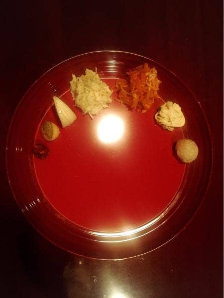 料理研究家・園山真希絵はいま……「食陰陽師」の肩書、背中にアート、料理の独創性は弱まる?