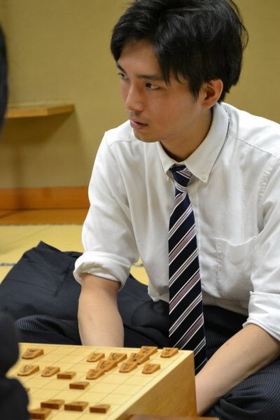 藤井七段との対局中に「うな重」を注文… 渡辺三冠の対応に絶賛の声