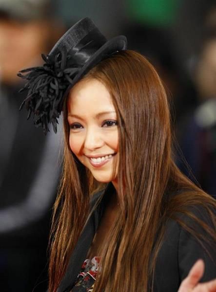 美しいグレイヘアを生み出す美容院が海外で人気に！ 白髪に悩むマダムたちを次々ゴージャス美女に変えています