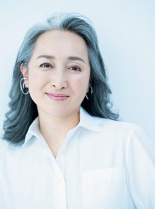 美しいグレイヘアを生み出す美容院が海外で人気に！ 白髪に悩むマダムたちを次々ゴージャス美女に変えています