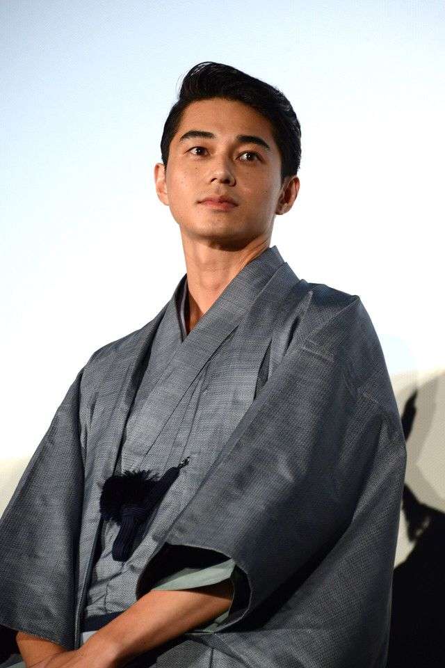 イケメンだけどなかなか売れない芸能人
